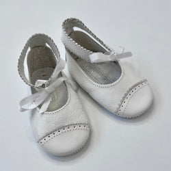 Tartine et Chocolat White Leather Pram Shoes: Size 19/20 (Brand New)