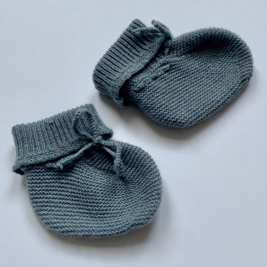 Bonpoint Teal Knitted Booties: Newborn